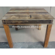 Mesa de comedor de madera reciclada